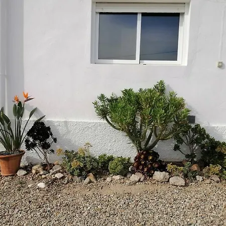 Casa Jardin. Vivienda Rural En Zona Tranquila. Casa de Férias *